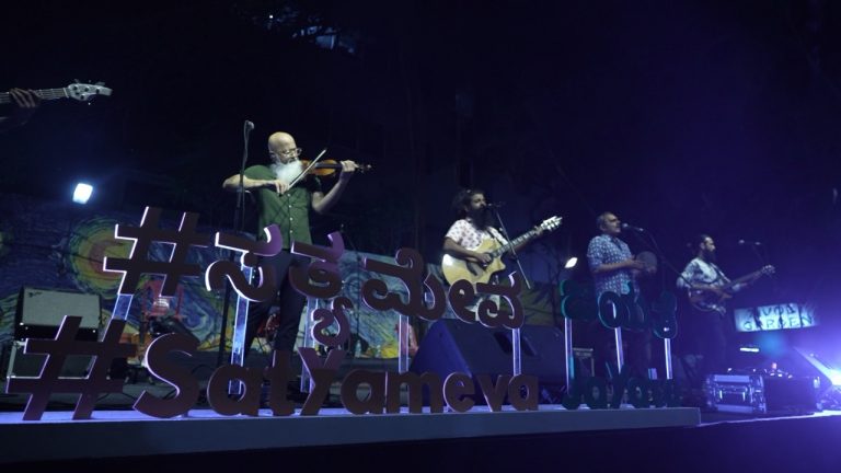 KSR8123.MP4.12_01_56_22.Still001 Large